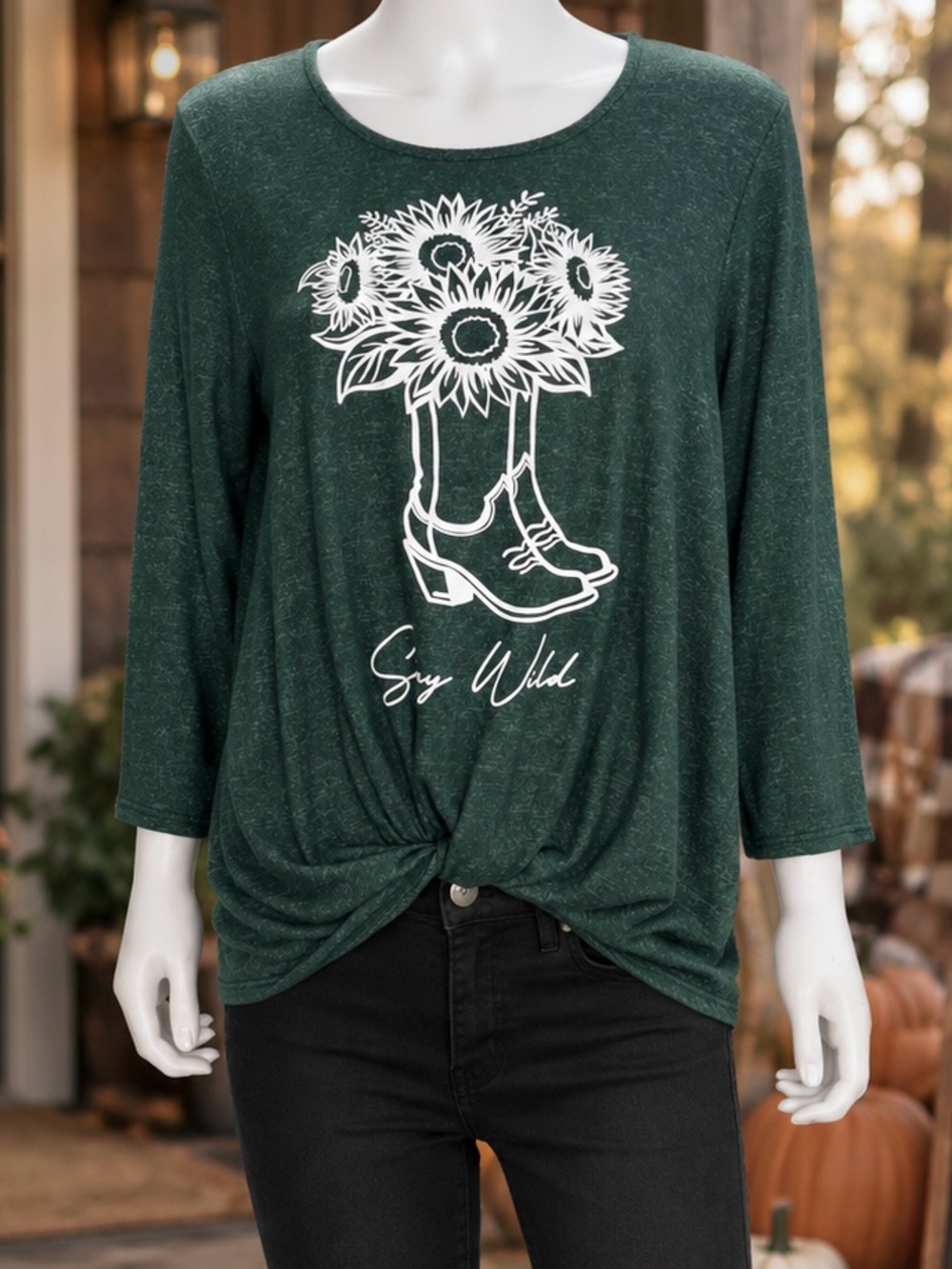NWT Women’s Top Green Twist-Hem Western Floral Graphic Large 𝘼𝙗𝙤𝙫𝙚 𝙖𝙣𝙙 𝘽𝙚𝙮𝙤𝙣𝙙